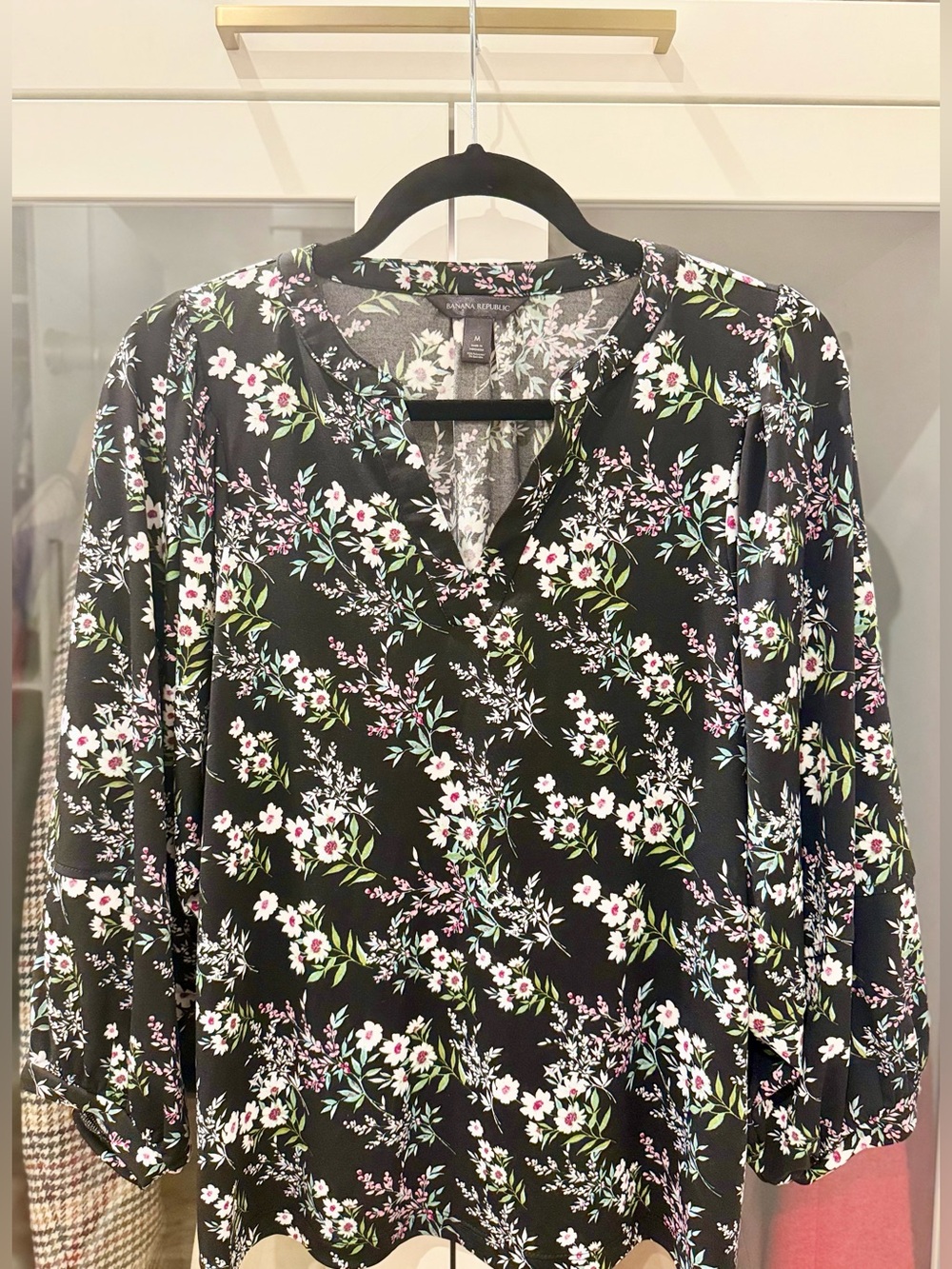 Banana Republic Floral Blouse | Black Long Sleeve V-Neck Top | Women’s Medium